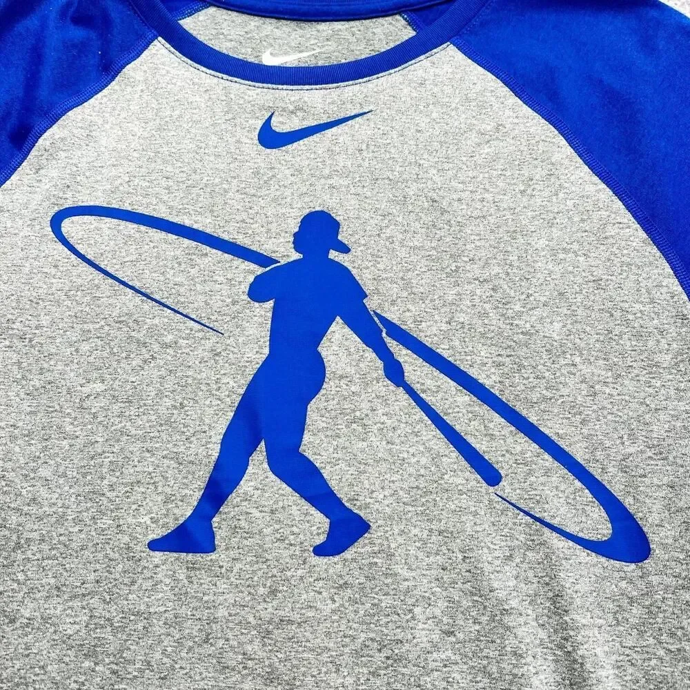 Nike Men's Grey Shirt